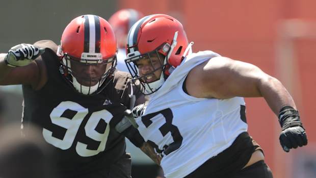 Browns center Nick Harris, right, fends off defensive tackle Andrew Billings on Monday, August 2, 2021 in Berea, Ohio, at CrossCountry Mortgage Campus. [Phil Masturzo/ Beacon Journal] Browns 8 3 6